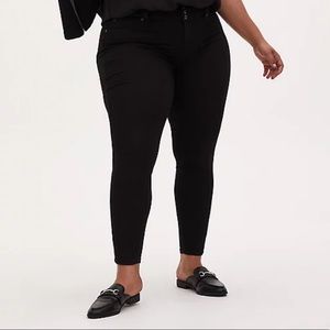 TORRID BLACK JEGGING